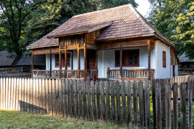 BUCHAREST, ROMANIA - 17 Ağustos 2021: Romanya 'nın Bükreş kentindeki Dimitrie Gusti Ulusal Köy Müzesi