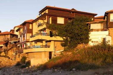SOZOPOL, BULGARIA - 29 Ağustos 2020: Bulgaristan 'ın Burgaz Bölgesi' nin Sozopol kentindeki eski evler