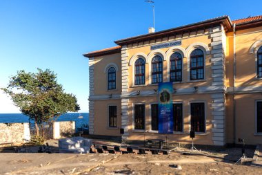 SOZOPOL, BULGARIA - 1 Eylül 2020: Bulgaristan 'ın Burgaz Bölgesi' nin Sozopol kentindeki eski evler