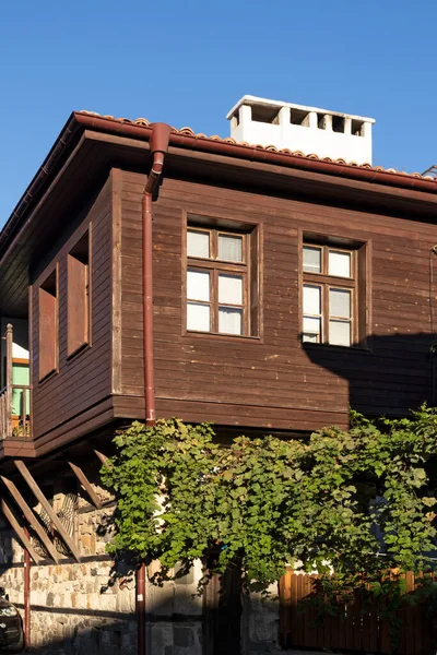SOZOPOL, BULGARIA - 1 Eylül 2020: Bulgaristan 'ın Burgaz Bölgesi' nin Sozopol kentindeki eski evler
