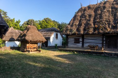 BUCHAREST, ROMANIA - 17 Ağustos 2021: Romanya 'nın Bükreş kentindeki Dimitrie Gusti Ulusal Köy Müzesi