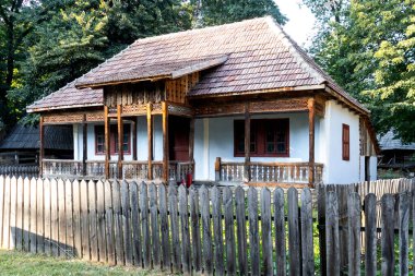 BUCHAREST, ROMANIA - 17 Ağustos 2021: Romanya 'nın Bükreş kentindeki Dimitrie Gusti Ulusal Köy Müzesi