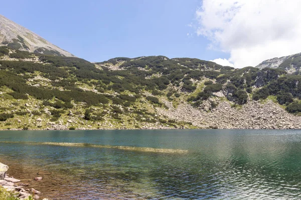 ブルガリアのピリン山と魚バンデリッサ湖の素晴らしい夏の風景 — ストック写真