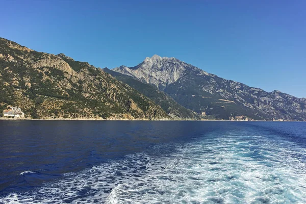 Kutsal Dağ 'ın otonom manastırı Athos Dağı' nın muhteşem manzarası, Chalkidiki, Yunanistan