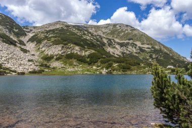 Bulgaristan 'ın Muratovo Gölü yakınlarındaki Pirin Dağı' nın İnanılmaz Yaz manzarası