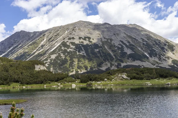 Pemandangan Musim Panas Yang Menakjubkan Dari Pirin Mountain Dekat Danau — Stok Foto