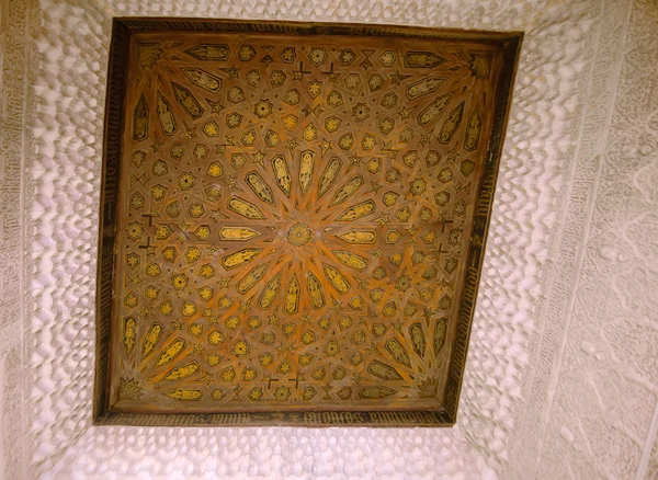 Teto de madeira da Alhambra — Fotografia de Stock