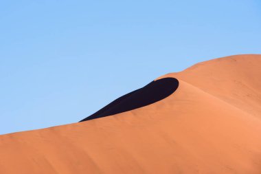 Namibya 'da kırmızı kum tepeleri