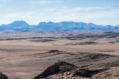 Büyük dağlar ve Namib Çölü