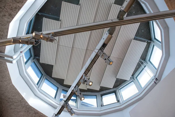 bir binanın tavanı