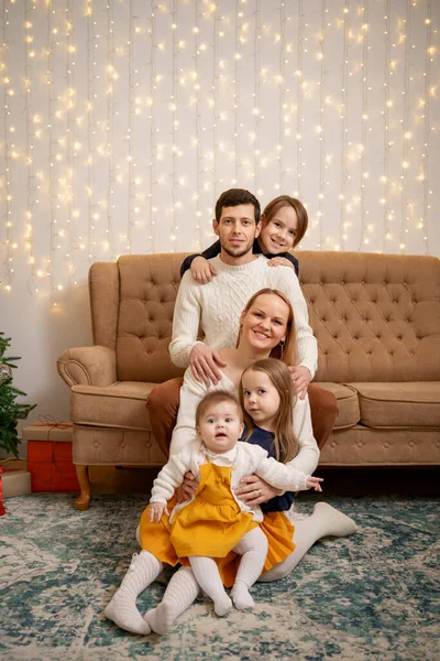 Portrait de famille amicale la veille de Noël — Photo