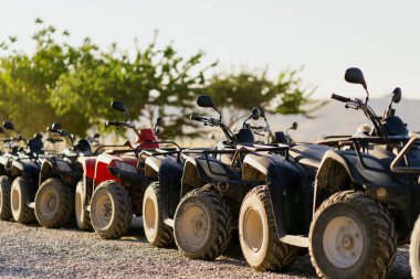 Açık havada ATV Dörtlü Bisikletleri