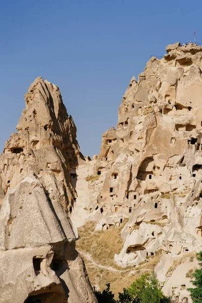 Goreme şehrinin gündüz manzarası
