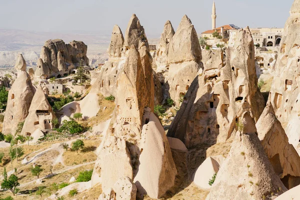 Goreme şehrinin gündüz manzarası