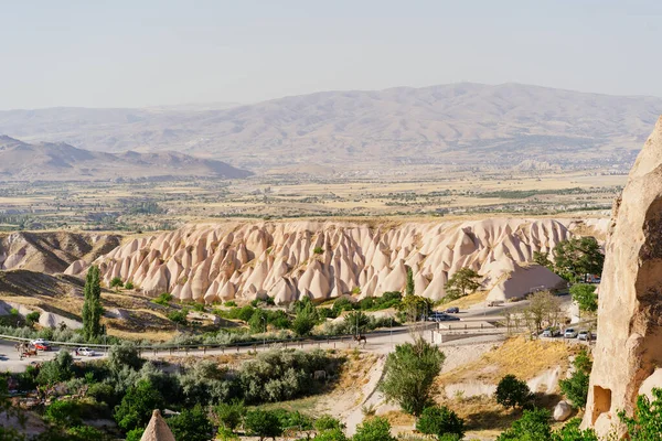 Nádherné hory bizzare forma se nachází v samém srdci Cappadocia — Stock fotografie