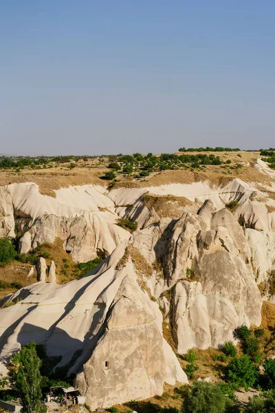 Nádherné hory bizzare forma se nachází v samém srdci Cappadocia — Stock fotografie