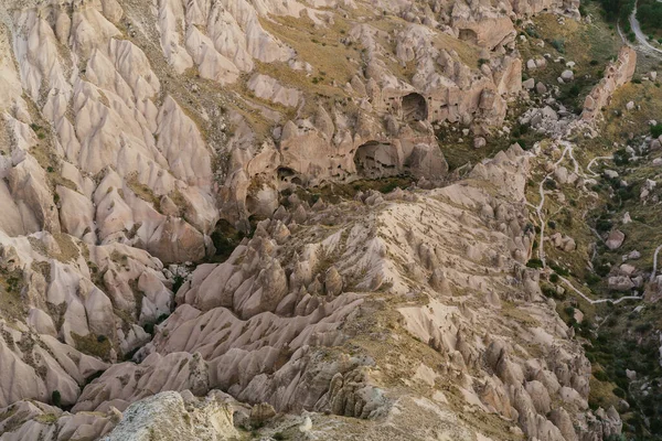 Des montagnes spectaculaires de forme bizzare situées au cœur de la Cappadoce — Photo