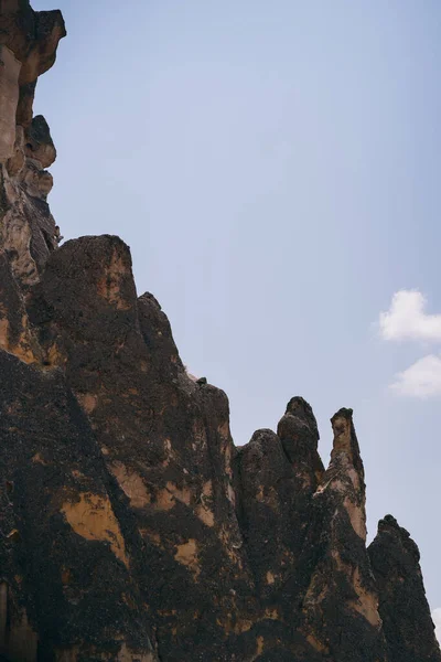 Des montagnes spectaculaires de forme bizzare situées au cœur de la Cappadoce — Photo