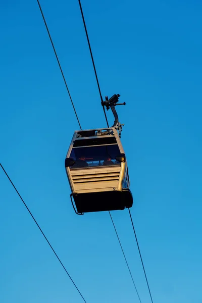 空を見下ろすケーブルカー,トルコ — ストック写真