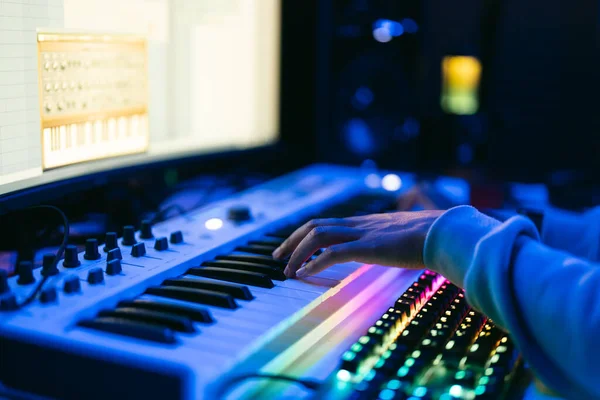 Close up sound producer hands working at studio — Stock Photo, Image