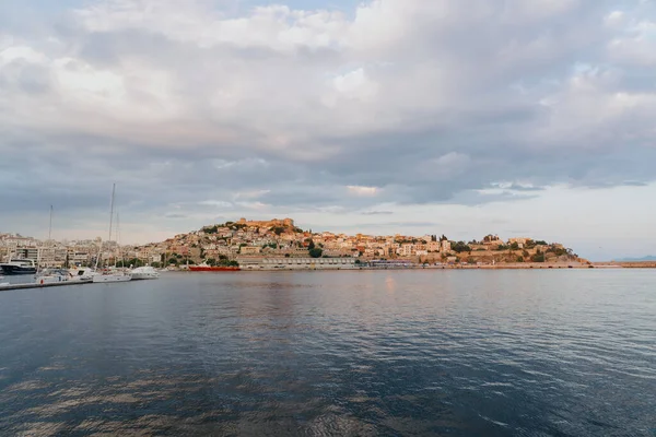 Kavala Řecko Července 2022 Oblíbená Turistická Destinace Bay Čluny Městě — Stock fotografie
