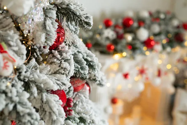 Kerstboom Decoraties Met Sneeuw — Stockfoto