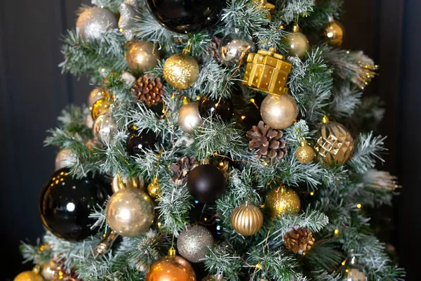 Originelle Neujahrsdekoration Baum Dunklen Farben — Stockfoto