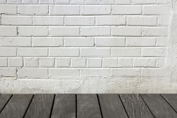 Pared de ladrillo blanco con suelo de madera —  Fotos de Stock