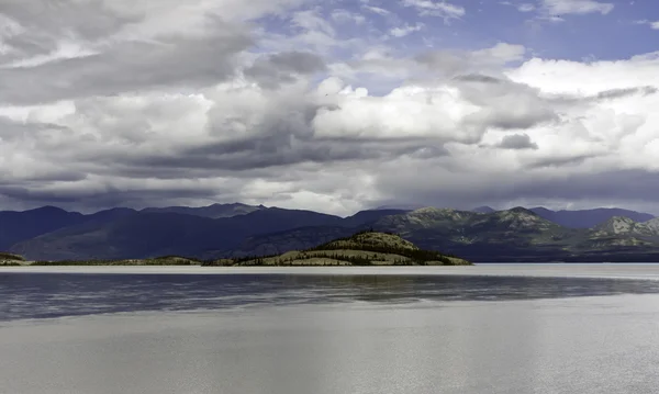 アラスカ、山および湖 — ストック写真