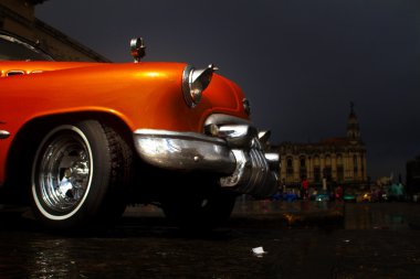 havana'nın sokakta eski renkli araba