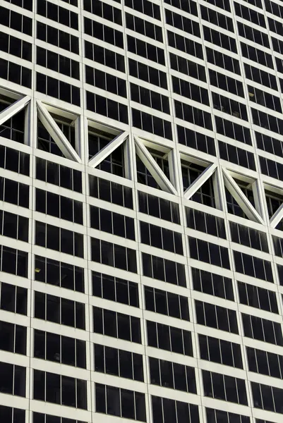 Moderna fachada del edificio de oficinas — Foto de Stock