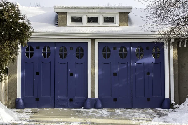 Gamla mode två bil garage — Stockfoto