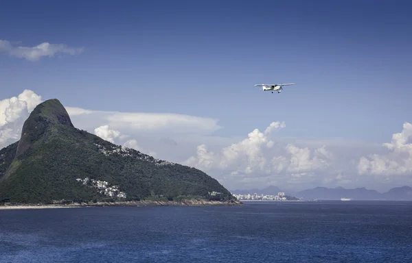 Pequeño avión sobre Río de Janeiro —  Fotos de Stock
