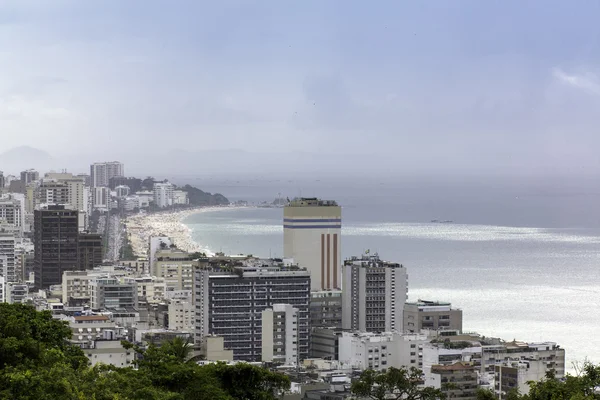 Pohled na pláž ipanema z alto lebon — Stock fotografie