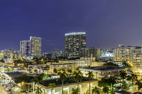 Miami south beach nacht straatmening — Stockfoto