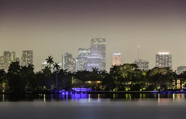 Miami skyline nattetid — Stockfoto