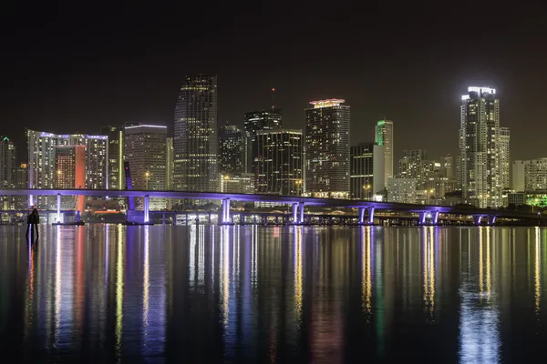 Miami skyline per nacht — Stockfoto