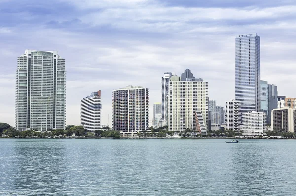 Miami skyline från biscayne bay — Stockfoto