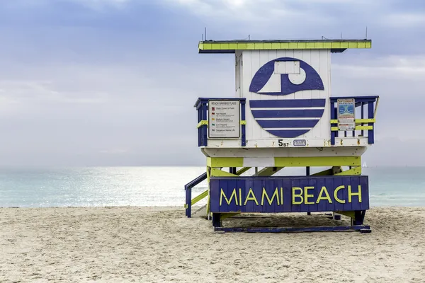 Lifeguard tower in South Beach, Miami — Stock Photo, Image