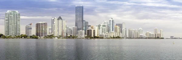 Miami skyline panorama von der biscayne bay — Stockfoto