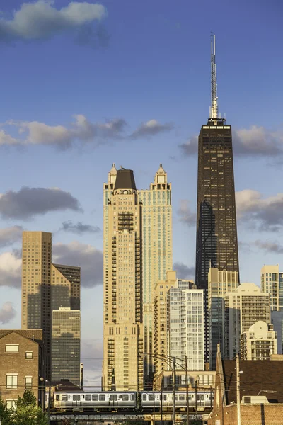 Downtown chicago med blå himmel — Stockfoto