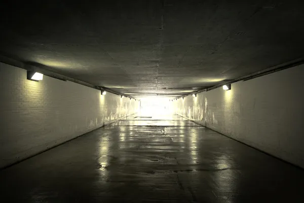 Luce alla fine del tunnel — Foto Stock