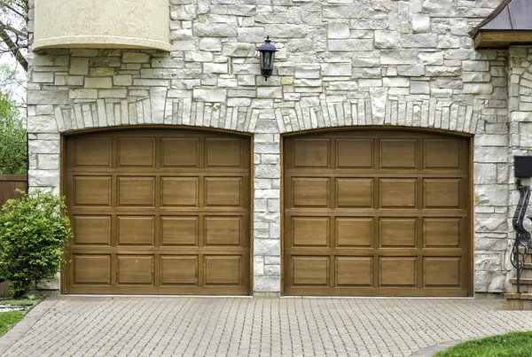 Two car arch wooden garage — Stock Photo, Image