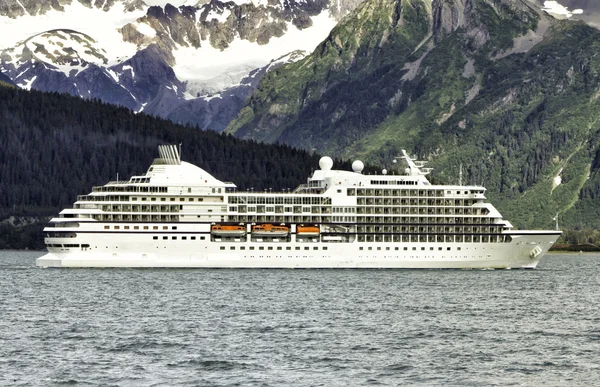 Navio de cruzeiro a sair de Seward — Fotografia de Stock