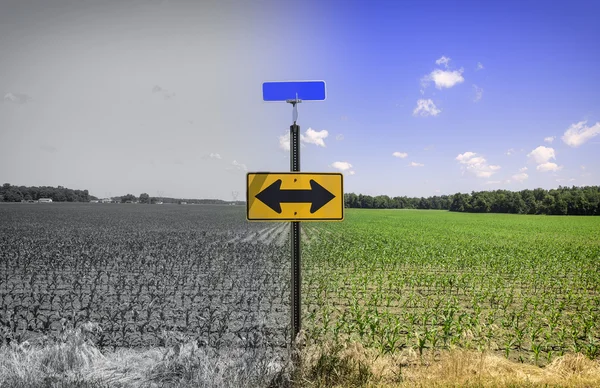 方向矢印の道路標識 — ストック写真