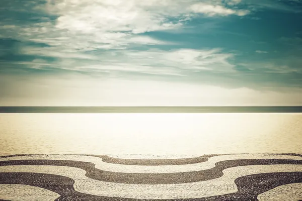 Mosaik am Strand der Copacabana in Rio de Janeiro — Stockfoto