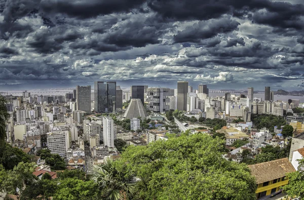 Donkere wolken boven rio de janeiro, Brazilië — Stockfoto