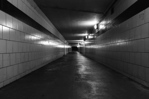 Dark empty tunnel — Stock Photo, Image