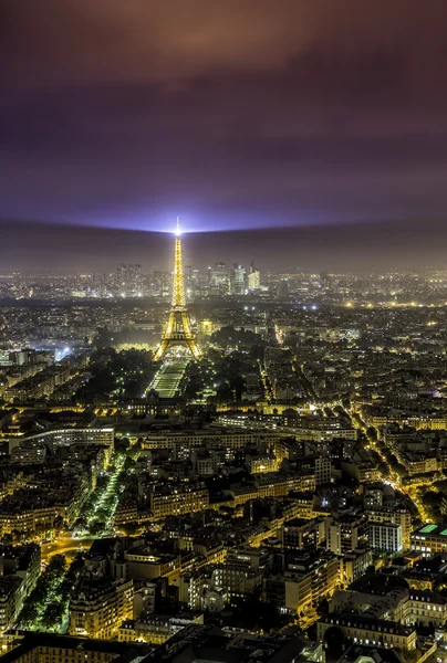 Pariisi yöllä — kuvapankkivalokuva