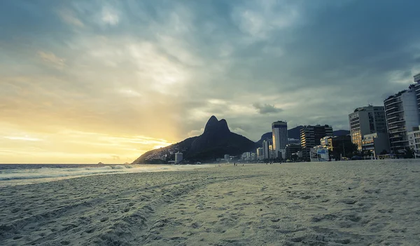 Pôr do sol na praia de Ipanema — Fotografia de Stock